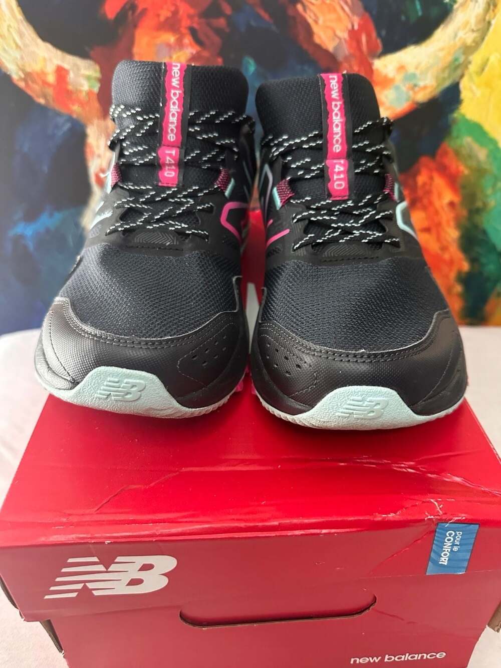 No.22 New Balance 410v8 Women's Size 10, Men 8.5 Trail Running Shoes Black Blue
